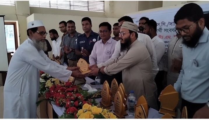 শিবচরে জিপিএ-৫ প্রাপ্ত ৮৫ শিক্ষার্থী ও ২১ সেরা প্রতিষ্ঠানকে সংবর্ধনা