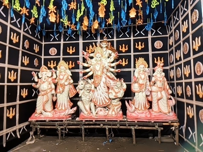 দেবীর বোধনের মধ্য দিয়ে নরসিংদীতে শুরু দুর্গোৎসবের আনুষ্ঠানিকতা