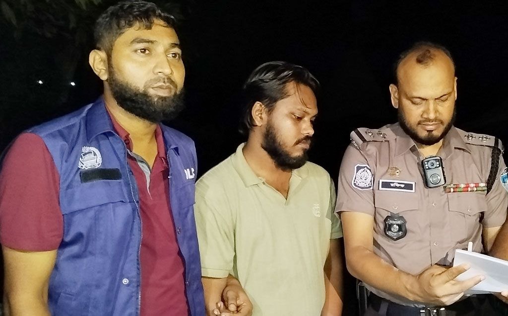 কুমিল্লায় মাদক*দ্রব্যসহ ভারতীয় যুবক গ্রেপ্তার
