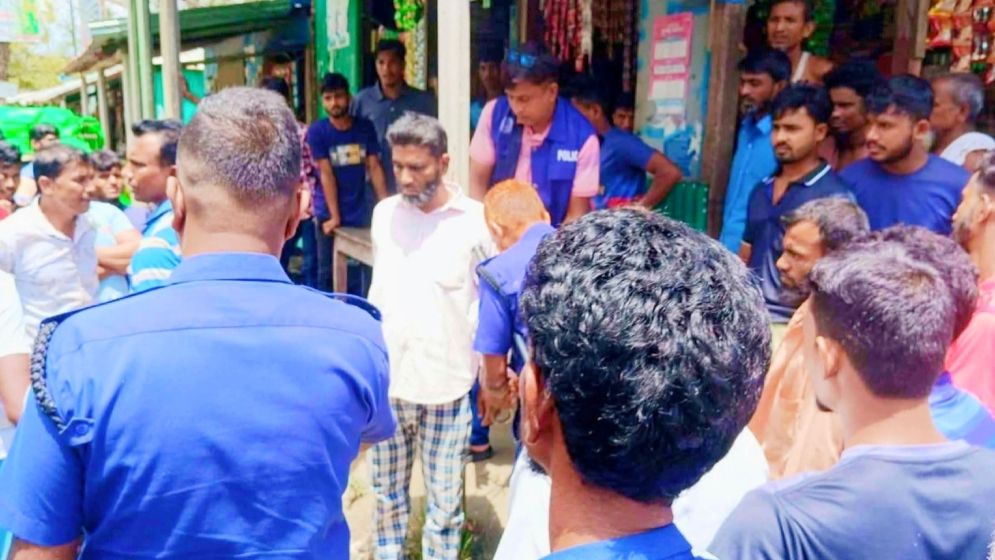 হাতিয়ায় স্কুলছাত্রীকে ধ*র্ষ*ণে*র অভিযোগে যুবলীগ নেতা আটক